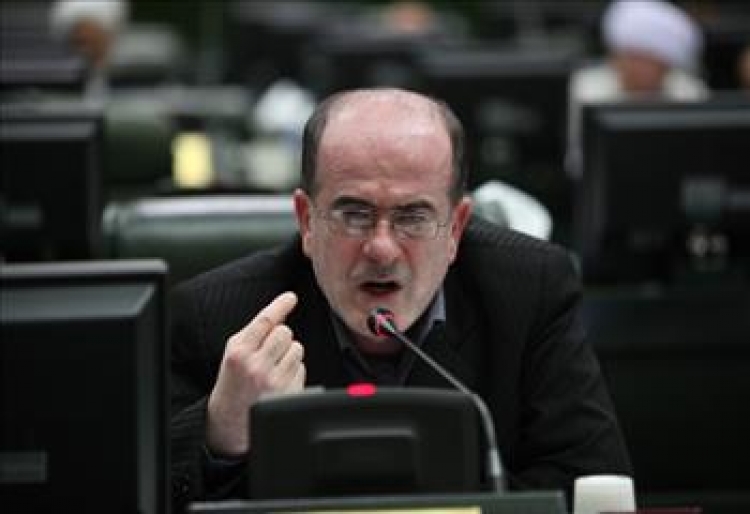 عضو کمیسیون تلفیق مجلس : فروش کالای قاچاق برای تولیدات داخلی تهدید است/ در صحن مجلس رای نمی آورد